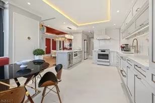 100 Carlyle Dr, Cliffside Park, NJ 07072 - Photo 13
