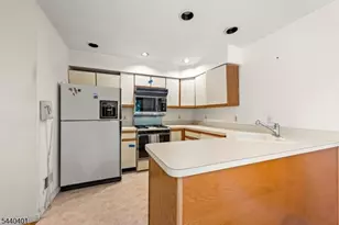 22 Village Green Ct, South Orange Village Twp., NJ 07079 - Photo 11