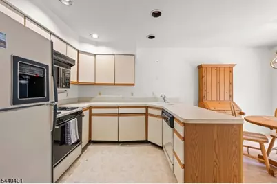 22 Village Green Ct, South Orange Village Twp., NJ 07079 - Photo 13