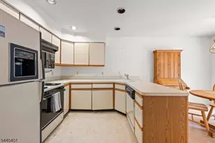 22 Village Green Ct, South Orange Village Twp., NJ 07079 - Photo 13