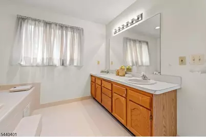 22 Village Green Ct, South Orange Village Twp., NJ 07079 - Photo 27