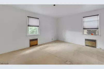 34 Berkeley Ave, Belleville, NJ 07109 - Photo 11