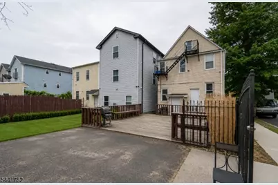 318 Grove St, Newark, NJ 07103 - Photo 27