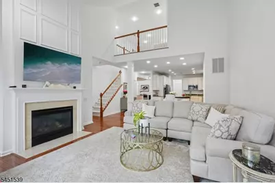 2 Constitution Ln, Totowa, NJ 07512 - Photo 5
