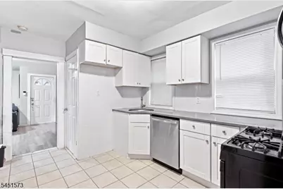 27 Philip Pl, Irvington, NJ 07111 - Photo 9