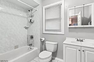 27 Philip Pl, Irvington, NJ 07111 - Photo 5