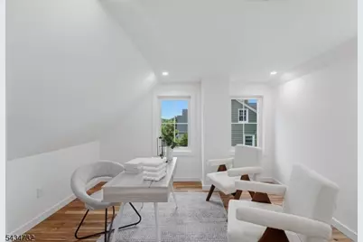 166 Lincoln St, Montclair, NJ 07042 - Photo 25