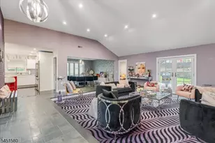 25 N Hillside Ave, Livingston, NJ 07039 - Photo 9