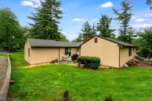 25 N Hillside Ave, Livingston, NJ 07039 - Photo 35