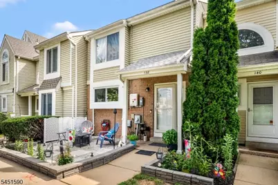 138 Stratford Ct, Hillsborough Township, NJ 08844 - Photo 3