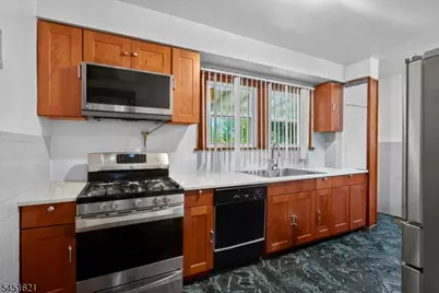 121 Schofield St, Newark, NJ 07106 - Photo 9