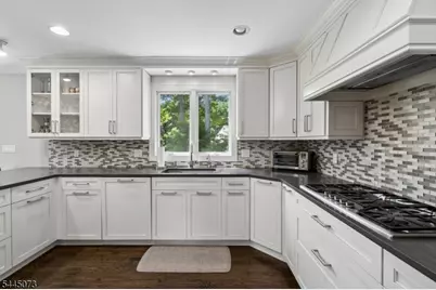 27 Shadowlawn Dr, Livingston, NJ 07039 - Photo 9