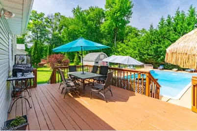 320 Horseneck Rd, Fairfield, NJ 07004 - Photo 27