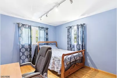 320 Horseneck Rd, Fairfield, NJ 07004 - Photo 13