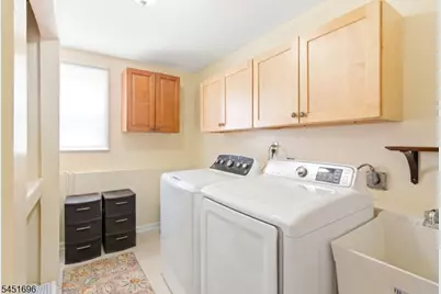 320 Horseneck Rd, Fairfield, NJ 07004 - Photo 19