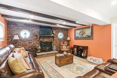320 Horseneck Rd, Fairfield, NJ 07004 - Photo 17