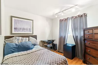 320 Horseneck Rd, Fairfield, NJ 07004 - Photo 15
