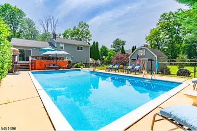 320 Horseneck Rd, Fairfield, NJ 07004 - Photo 5