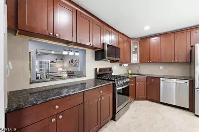 344 Constitution Cir, North Brunswick Township, NJ 08902 - Photo 5