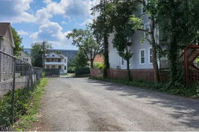 319 E 2nd St, Plainfield, NJ 07060 - Photo 11