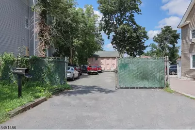 319 E 2nd St, Plainfield, NJ 07060 - Photo 3