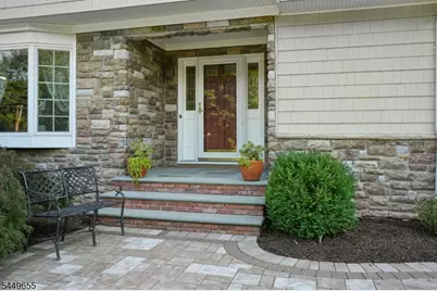 9 Pitcairn Dr, Roseland, NJ 07068 - Photo 3