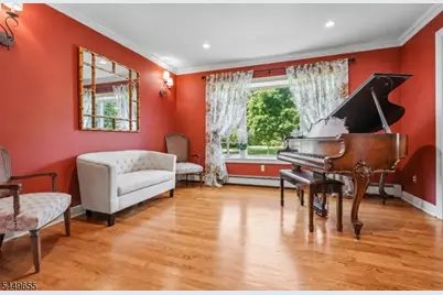 9 Pitcairn Dr, Roseland, NJ 07068 - Photo 7