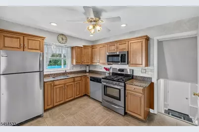 105 Mountainview Dr, Clifton, NJ 07013 - Photo 13