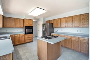 17 Bacorn Rd, Raritan Township, NJ 08822 - Photo 19