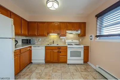 24 Manchester Ct, Wayne Twp., NJ 07470 - Photo 11