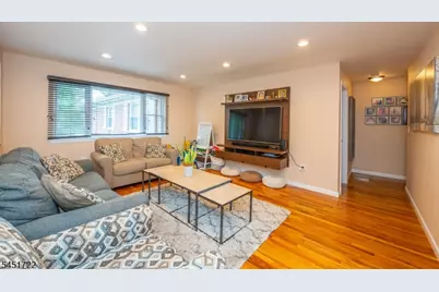 24 Manchester Ct, Wayne Twp., NJ 07470 - Photo 3