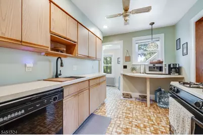 1 Westview Ave, Roseland, NJ 07068 - Photo 15