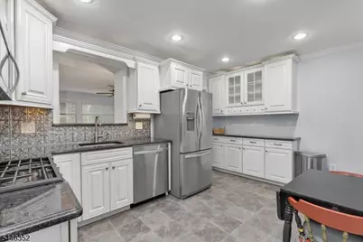 43 Iroquois Rd, Cranford Township, NJ 07016 - Photo 11