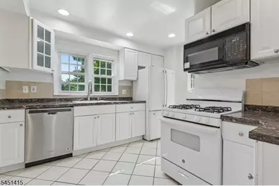 32 Locust Ave, Millburn, NJ 07041 - Photo 9