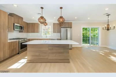 6 Elm St #14, Madison, NJ 07940 - Photo 5