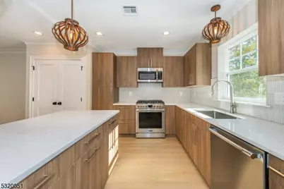 6 Elm St #14, Madison, NJ 07940 - Photo 3