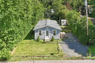 8 Madelyn Ave, West Milford, NJ 07480 - Photo 3