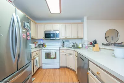 10 Parkside Ct, Wayne Twp., NJ 07470 - Photo 5