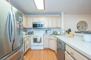10 Parkside Ct, Wayne Twp., NJ 07470 - Photo 5
