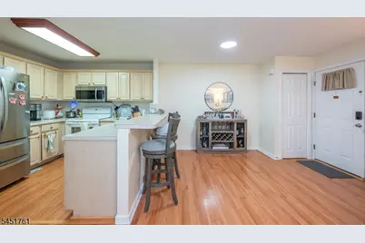 10 Parkside Ct, Wayne Twp., NJ 07470 - Photo 3