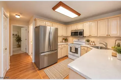 10 Parkside Ct, Wayne Twp., NJ 07470 - Photo 3
