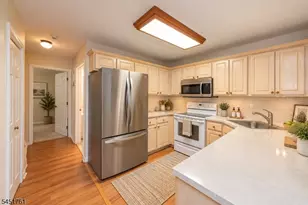 10 Parkside Ct, Wayne Twp., NJ 07470 - Photo 3
