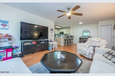 10 Parkside Ct, Wayne Twp., NJ 07470 - Photo 9