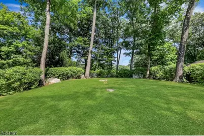 37 Hilltop Ter, Bloomingdale, NJ 07403 - Photo 19