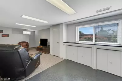 37 Hilltop Ter, Bloomingdale, NJ 07403 - Photo 15