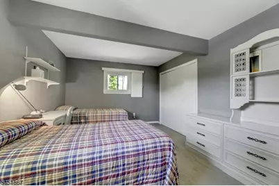37 Hilltop Ter, Bloomingdale, NJ 07403 - Photo 9