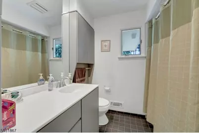 37 Hilltop Ter, Bloomingdale, NJ 07403 - Photo 13