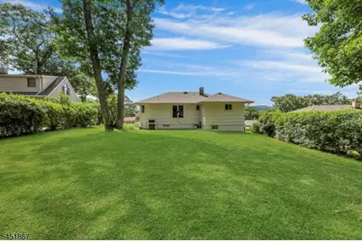 37 Hilltop Ter, Bloomingdale, NJ 07403 - Photo 21