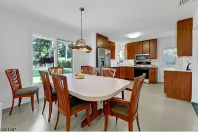 37 Hilltop Ter, Bloomingdale, NJ 07403 - Photo 5