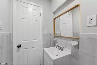 21 Hazard Pl, Elizabeth, NJ 07208 - Photo 13